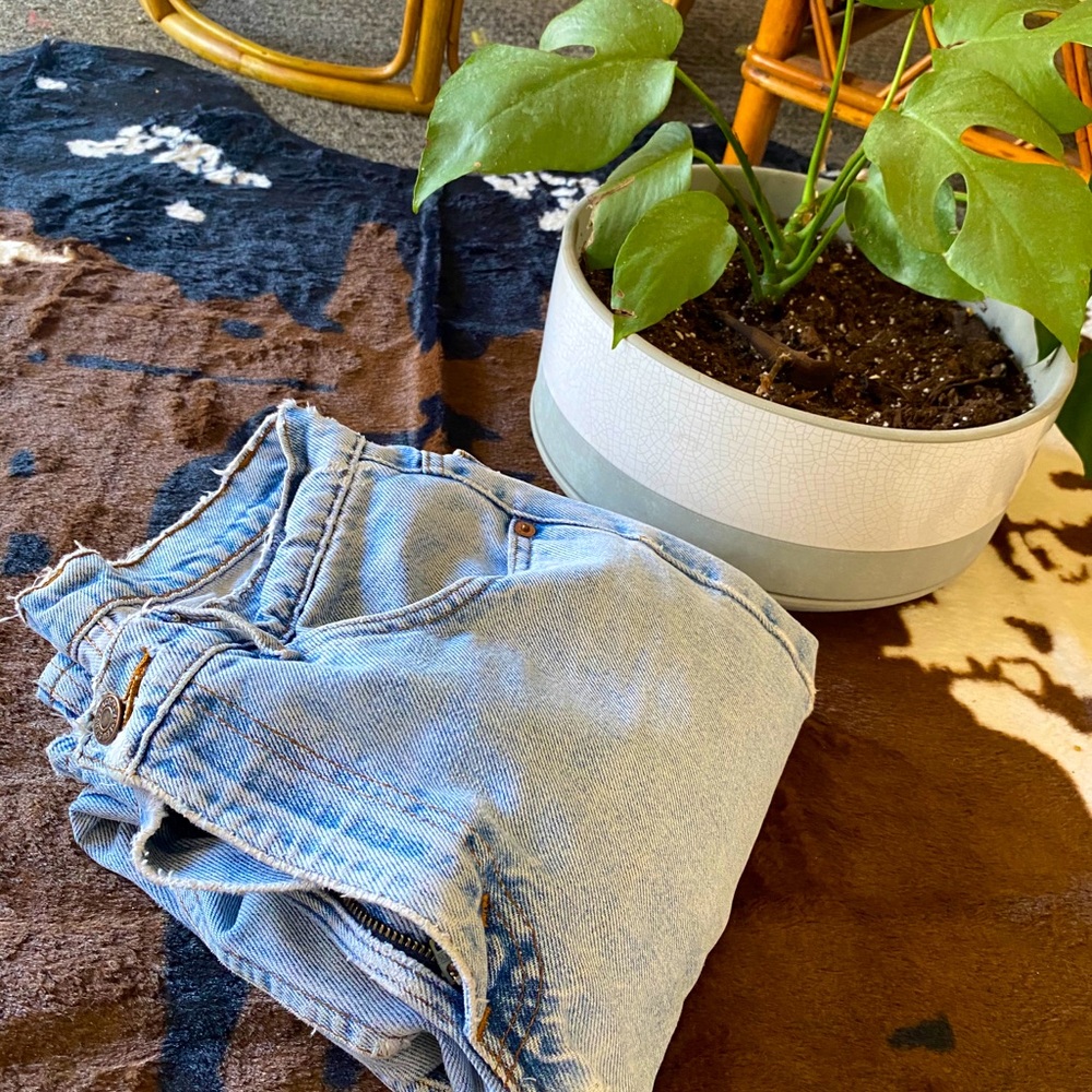 PERFECT vintage Levi’s! With butt rip!